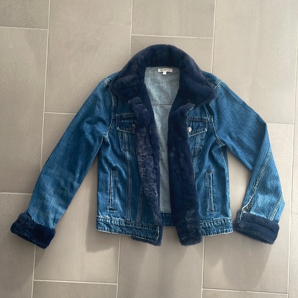Good American the Luxe touch faux fur trim denim jacket - Picture 3 of 17